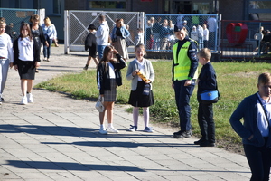 Policjanci czuwają nad bezpieczeństwem uczniów