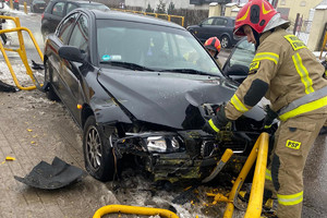 pojazd marki Volvo po zdarzeniu drogowym na ulicy Polskiej