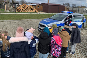 Dzieci z wizytą w Posterunku Policji w Wielbarku