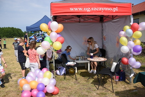 Stoisko promocyjne Gminnej Biblioteki Publicznej w Lipowcu