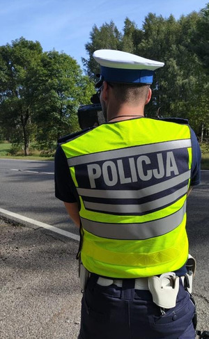 Policjant podczas działań &quot;prędkość&quot;