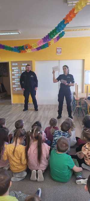 Policjanci w przedszkolu w Szczytnie