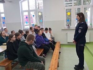Policjanci na spotkaniu w Zespole Szkolno-Przedszkolnym w Orzynach