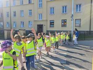 Policjanci przeprowadzający spotkania z dziećmi