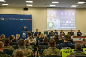 policjanci i uczestnicy seminarium