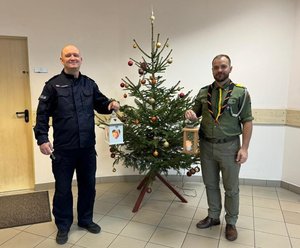 Przekazanie Betlejemskiego Światła Pokoju w Komendzie Powiatowej Policji w Szczytnie