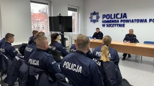 Odprawa policjantów do służby