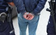 Szczytno: 43-latek z Wielbarka zatrzymany z narkotykami, uderzył policjanta
